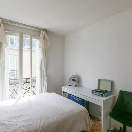 Spacious And Bright 65 M Daire